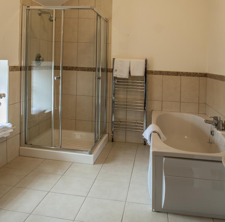 New Forest Estate Lodges Tyrrellspass ภายนอก รูปภาพ