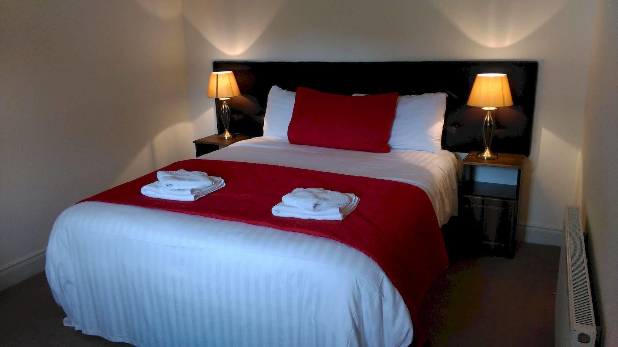 New Forest Estate Lodges Tyrrellspass ภายนอก รูปภาพ