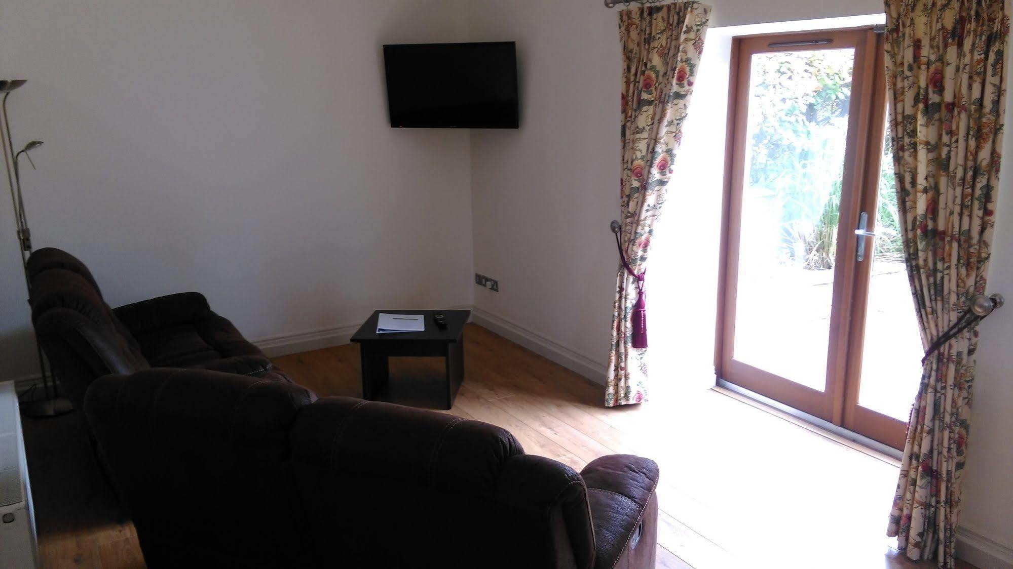 New Forest Estate Lodges Tyrrellspass ภายนอก รูปภาพ