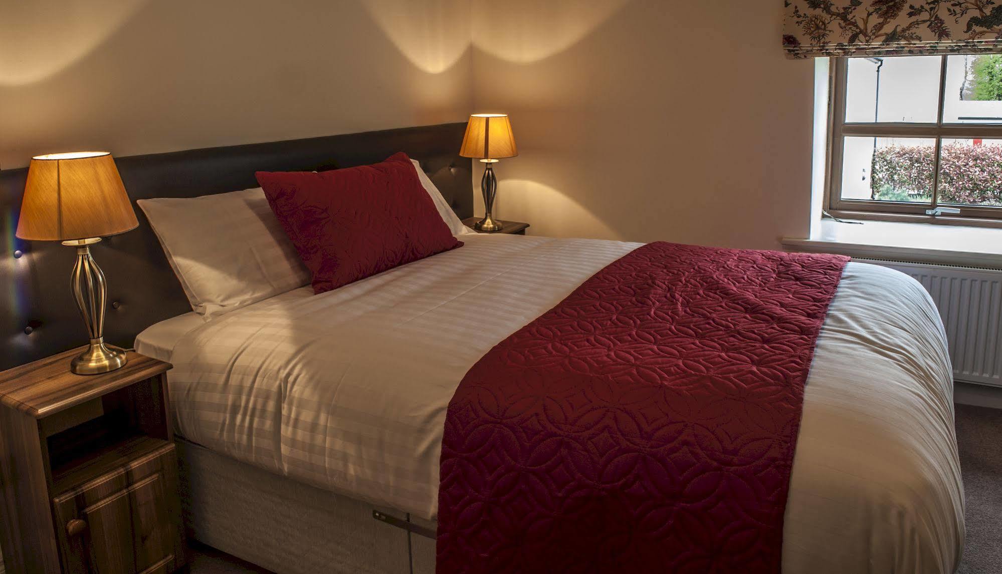 New Forest Estate Lodges Tyrrellspass ภายนอก รูปภาพ