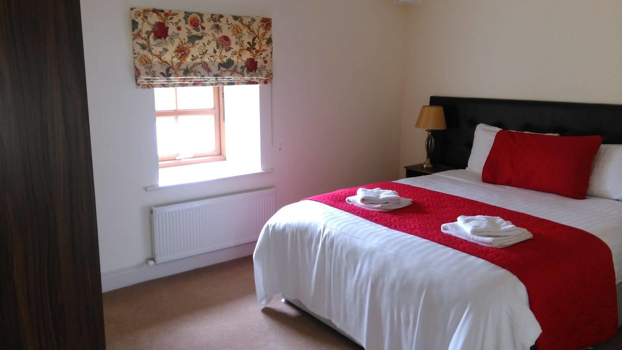 New Forest Estate Lodges Tyrrellspass ภายนอก รูปภาพ