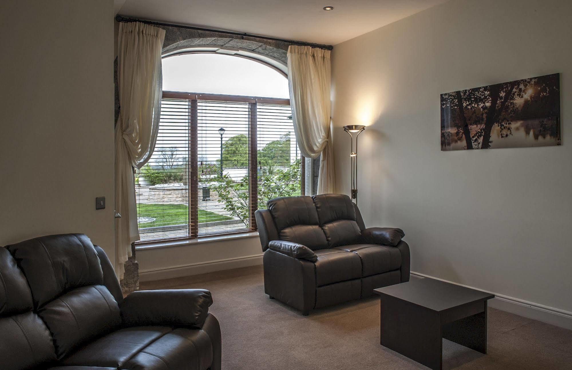 New Forest Estate Lodges Tyrrellspass ภายนอก รูปภาพ